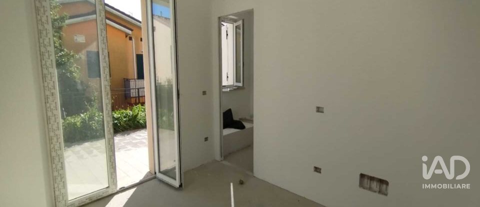 Block of flats 2 rooms of 84 m² in Sirolo (60020)