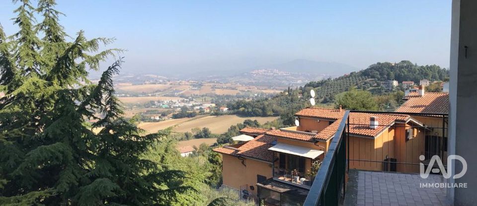 Appartamento 6 locali di 106 m² a Osimo (60027)