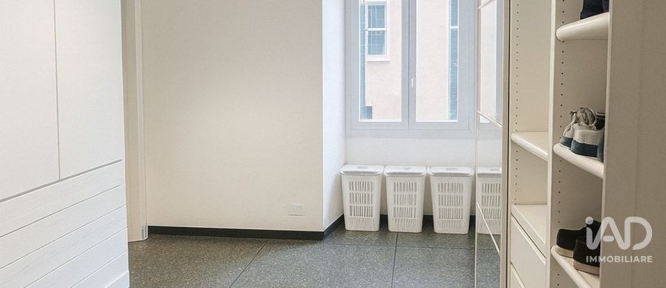 Appartamento 9 locali di 250 m² a Genova (16128)