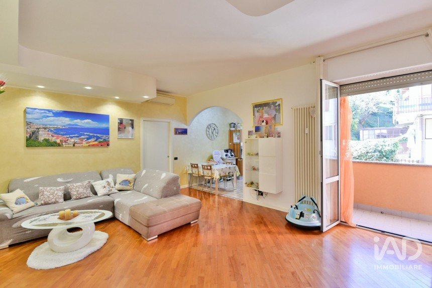 Trilocale di 89 m² a Meda (20821)