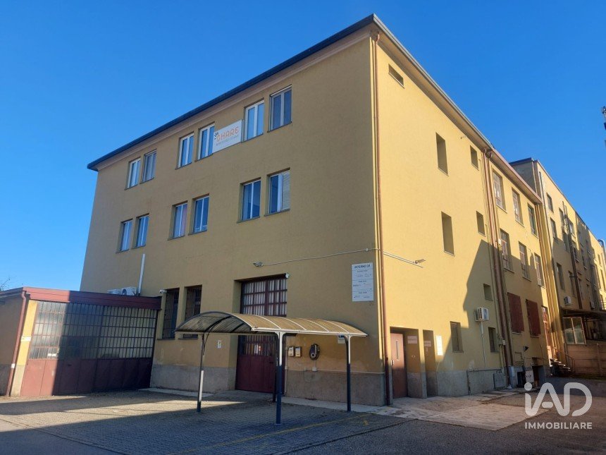 Negozio / locale commerciale di 207 m² in Cusano Milanino (20095)