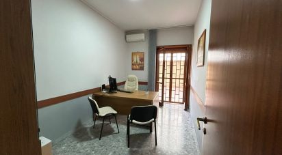 Laboratorio 3 locali di 70 m² a Caserta (81022)