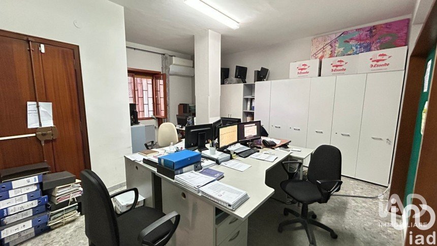 Laboratorio 2 locali di 70 m² a Caserta (81100)