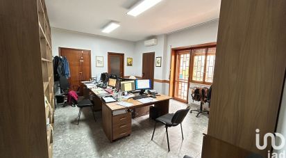 Laboratorio 2 locali di 70 m² a Caserta (81100)
