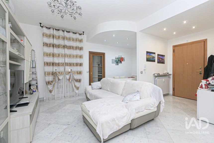 Trilocale di 104 m² a Genova (16155)