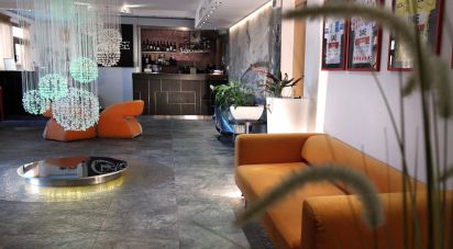 Negozio / locale commerciale di 1.650 m² in Vergiate (21029)