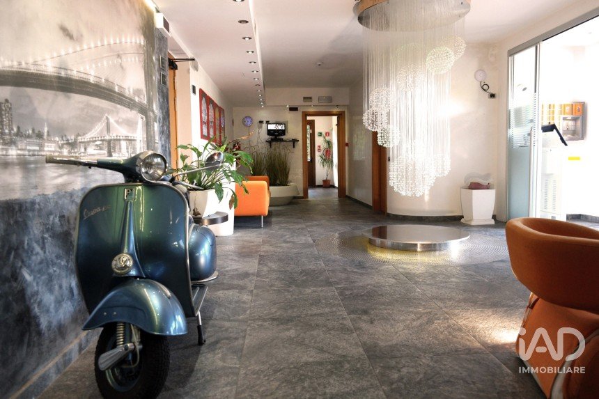 Shop / premises commercial of 1,650 m² in Vergiate (21029)