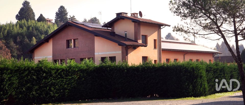 Shop / premises commercial of 1,650 m² in Vergiate (21029)