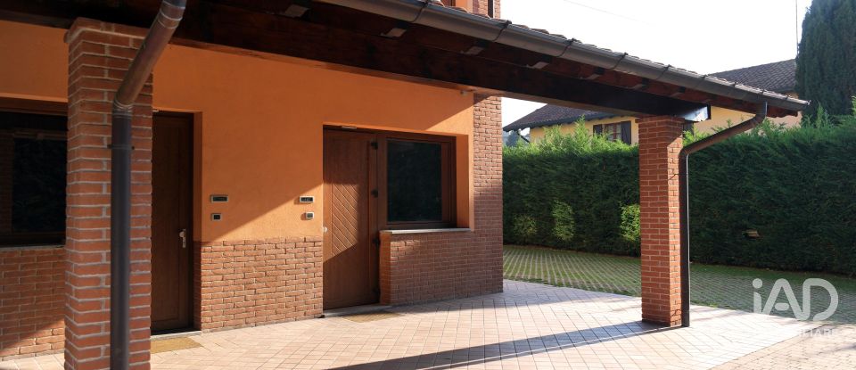 Shop / premises commercial of 1,650 m² in Vergiate (21029)