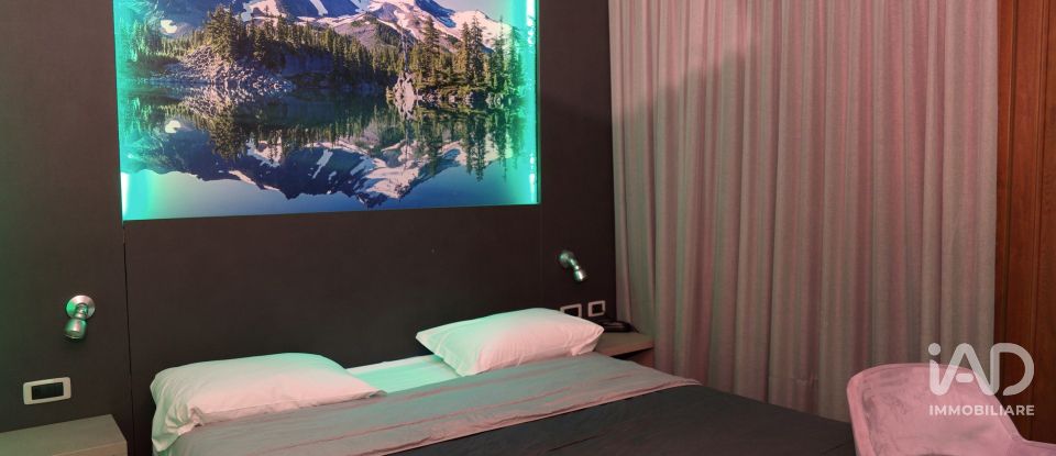 Shop / premises commercial of 1,650 m² in Vergiate (21029)