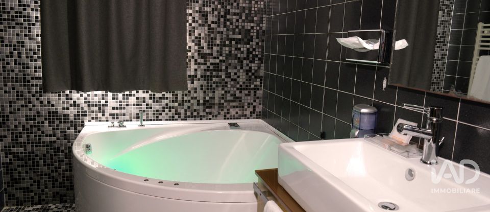 Shop / premises commercial of 1,650 m² in Vergiate (21029)