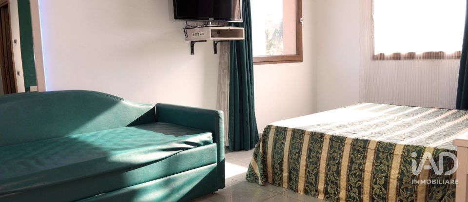 Shop / premises commercial of 1,650 m² in Vergiate (21029)