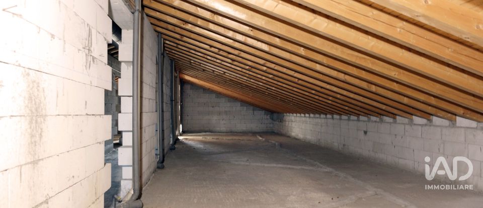 Shop / premises commercial of 1,650 m² in Vergiate (21029)