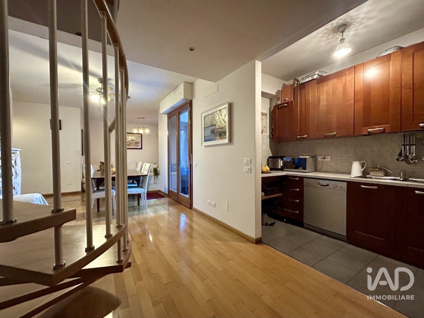 Apartment 6 rooms of 140 m² in Firenze (50145)