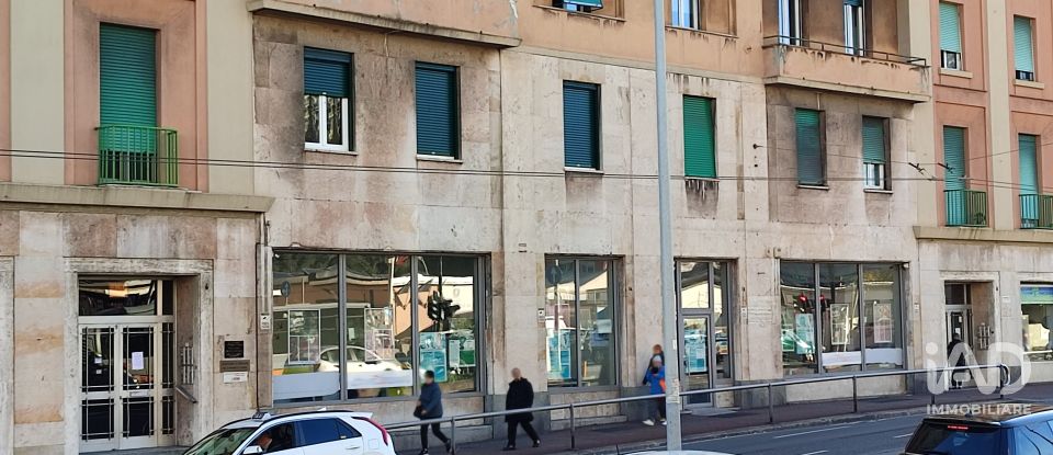 Negozio / locale commerciale di 160 m² in Genova (16149)