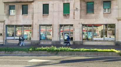 Negozio / locale commerciale di 160 m² in Genova (16149)