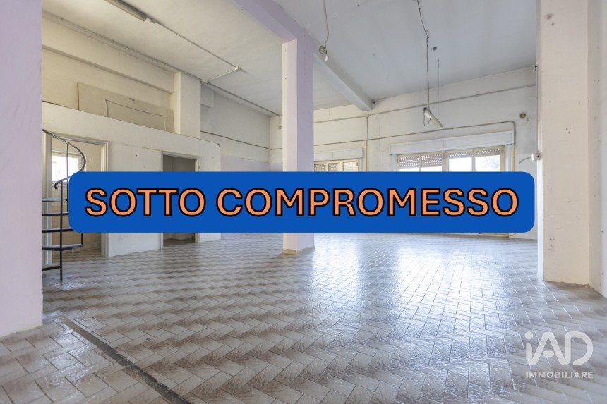 Negozio / locale commerciale di 137 m² in Osimo (60027)