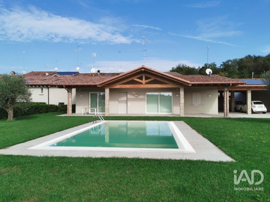 Casa indipendente / Villa 6 locali di 165 m² in Lonato del Garda (25017)
