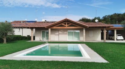 Casa indipendente / Villa 6 locali di 165 m² in Lonato del Garda (25017)