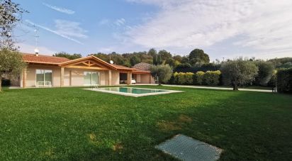 Casa indipendente / Villa 6 locali di 165 m² in Lonato del Garda (25017)