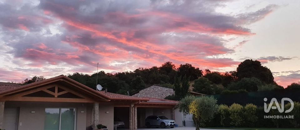 Casa indipendente / Villa 6 locali di 165 m² in Lonato del Garda (25017)