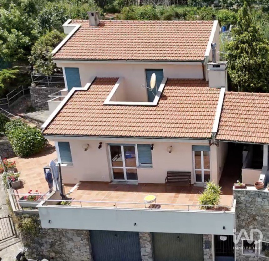 Casa indipendente / Villa 8 locali di 160 m² in Bergeggi (17028)