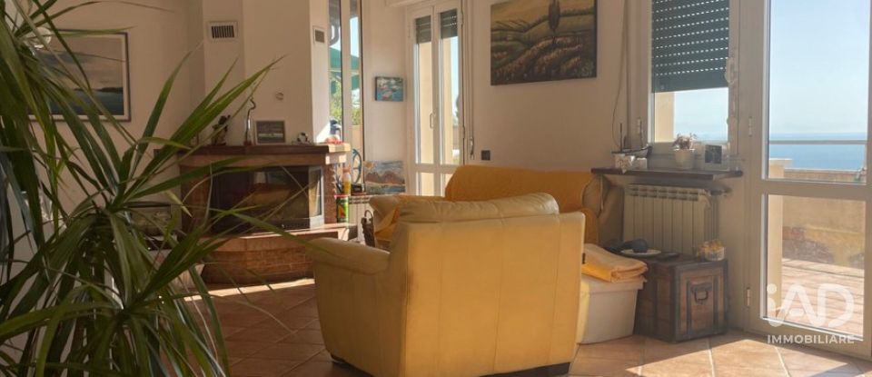 Casa indipendente / Villa 8 locali di 160 m² in Bergeggi (17028)