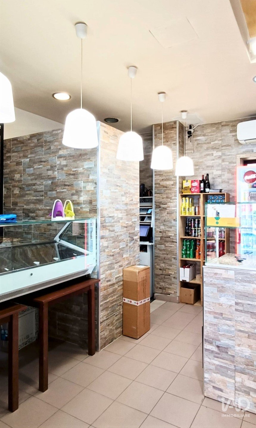 Shop / premises commercial of 80 m² in Verona (37136)