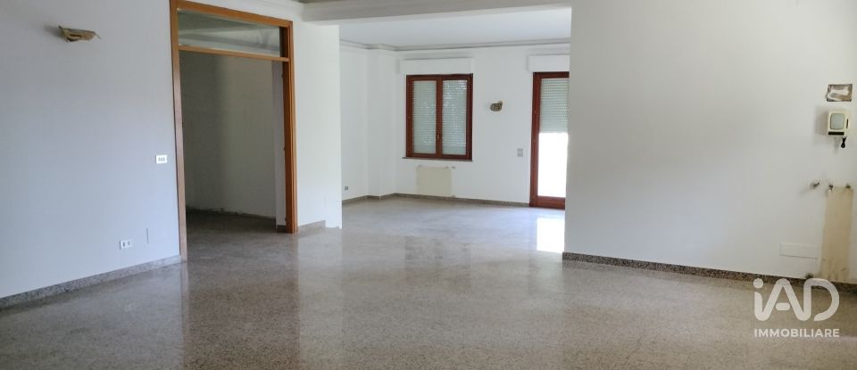 Casale 11 locali di 280 m² in Montesilvano (65015)