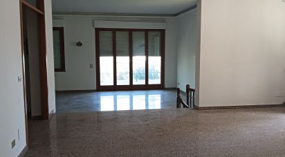 Casale 11 locali di 280 m² in Montesilvano (65015)