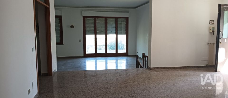 Casale 11 locali di 280 m² in Montesilvano (65015)