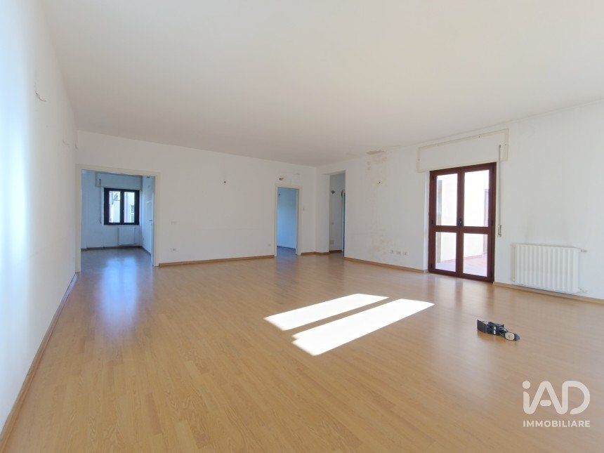 Apartment 7 rooms of 195 m² in Olbia (07026)