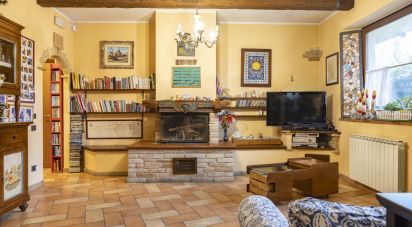 Villa Bifamiliare 8 locali di 318 m² a Montecosaro (62010)