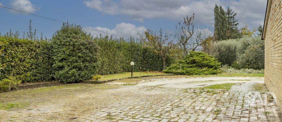 Villa Bifamiliare 8 locali di 318 m² a Montecosaro (62010)