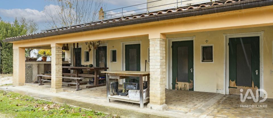 Villa Bifamiliare 8 locali di 318 m² a Montecosaro (62010)