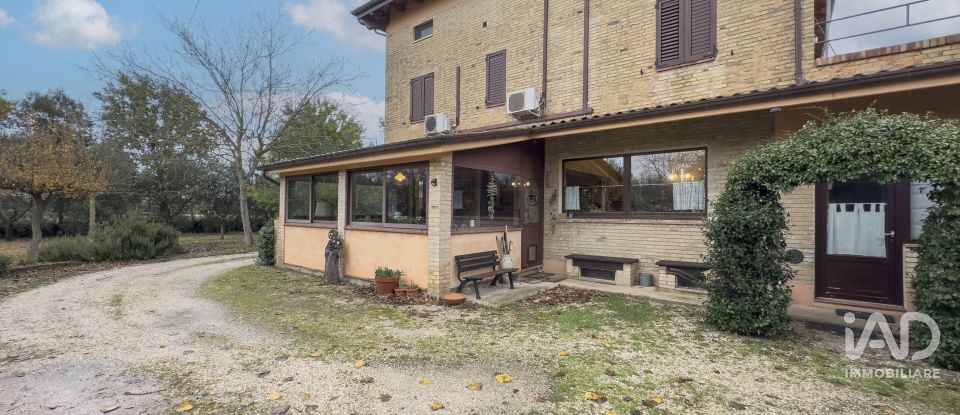 Villa Bifamiliare 8 locali di 318 m² a Montecosaro (62010)