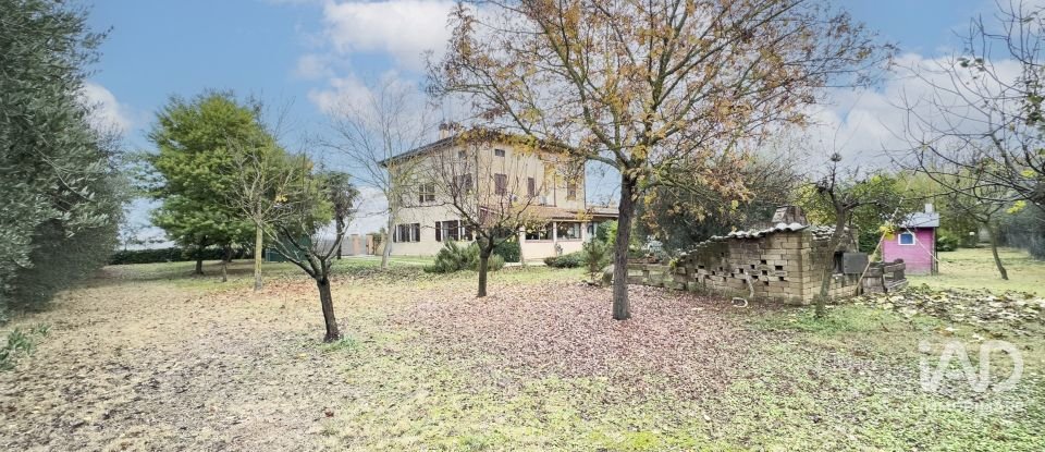 Villa Bifamiliare 8 locali di 318 m² a Montecosaro (62010)