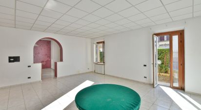Quadrilocale di 162 m² a Cabiate (22060)