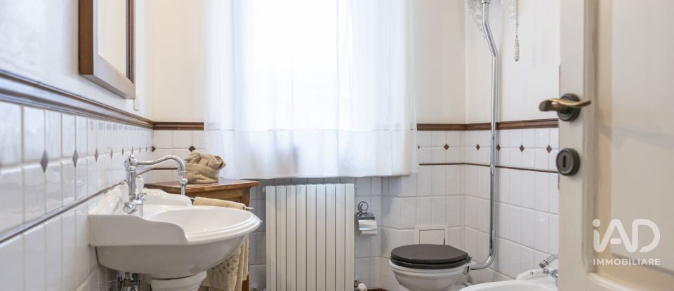 Apartment 7 rooms of 162 m² in Ancona (60131)