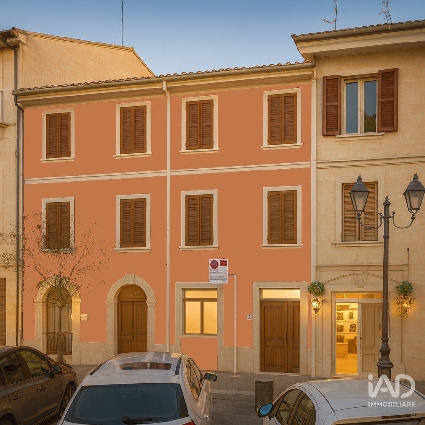 Appartamento 6 locali di 217 m² a Camerano (60021)