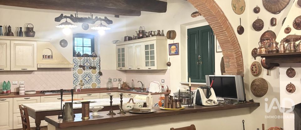 Casale 13 locali di 580 m² in San Giuliano Terme (56017)