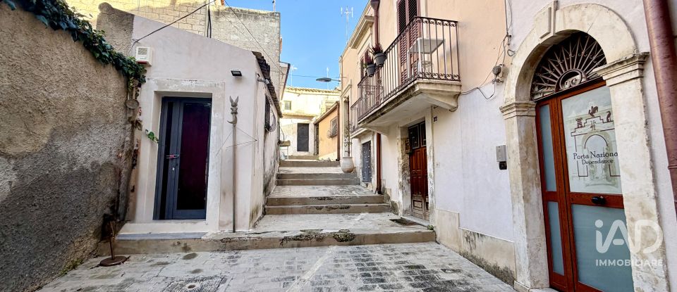 Townhouse 3 rooms of 93 m² in Noto (96017)