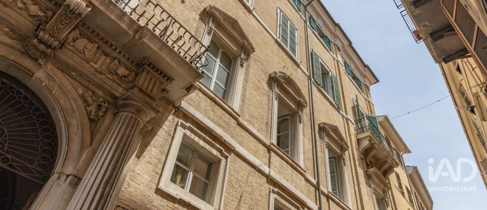 Appartamento 7 locali di 250 m² a Ancona (60121)