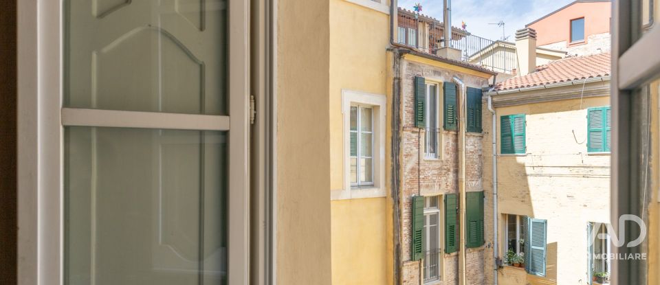 Appartamento 7 locali di 250 m² a Ancona (60121)