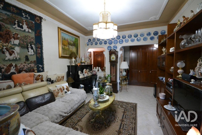 Apartment 5 rooms of 107 m² in Genova (16159)