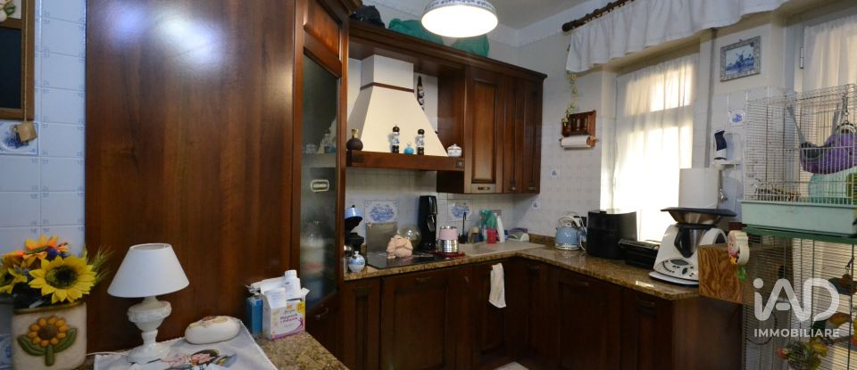 Apartment 5 rooms of 107 m² in Genova (16159)