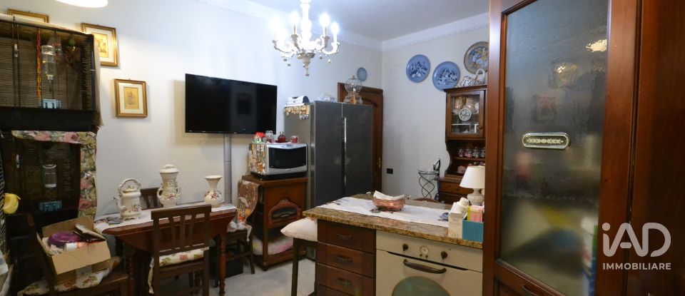 Apartment 5 rooms of 107 m² in Genova (16159)