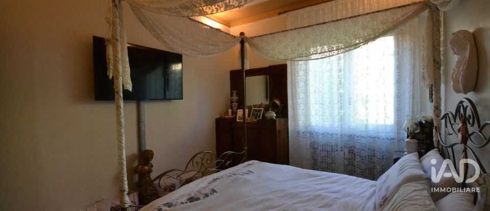 Apartment 5 rooms of 107 m² in Genova (16159)