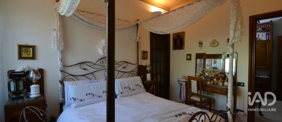 Apartment 5 rooms of 107 m² in Genova (16159)