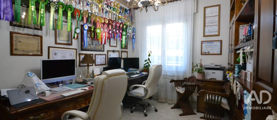 Apartment 5 rooms of 107 m² in Genova (16159)